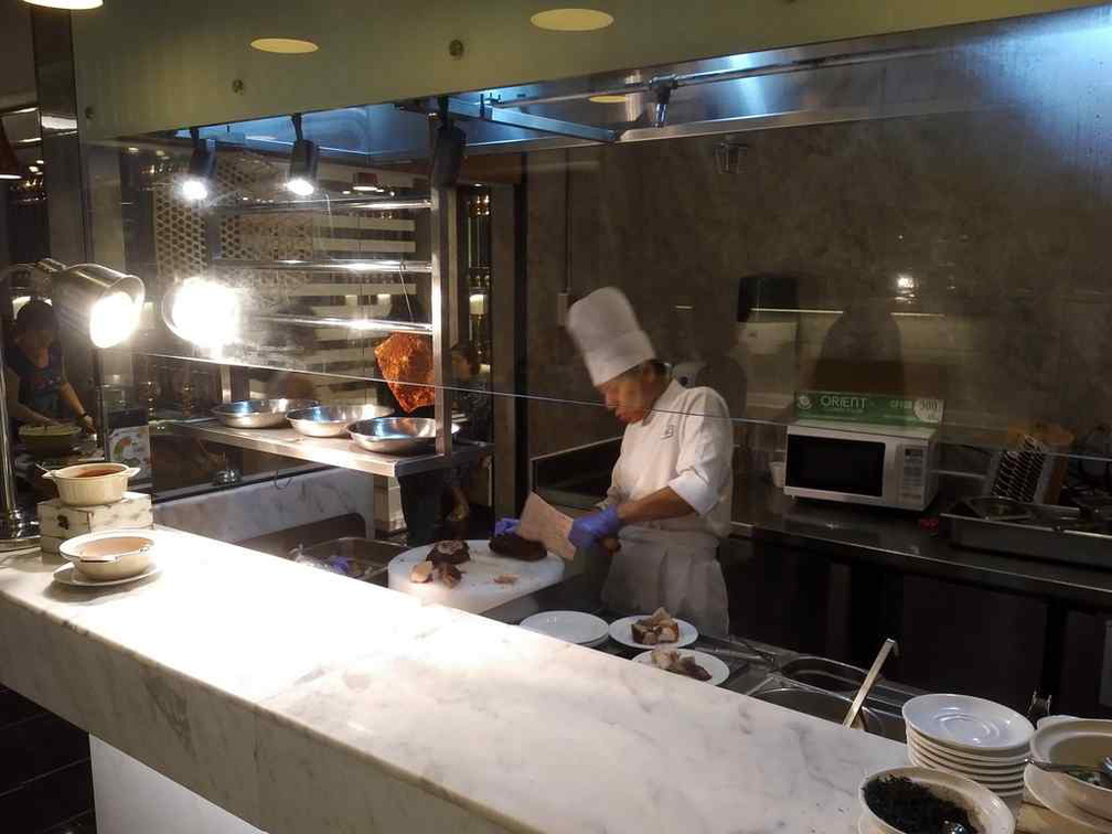 royale-buffet-mercure-bugis-11