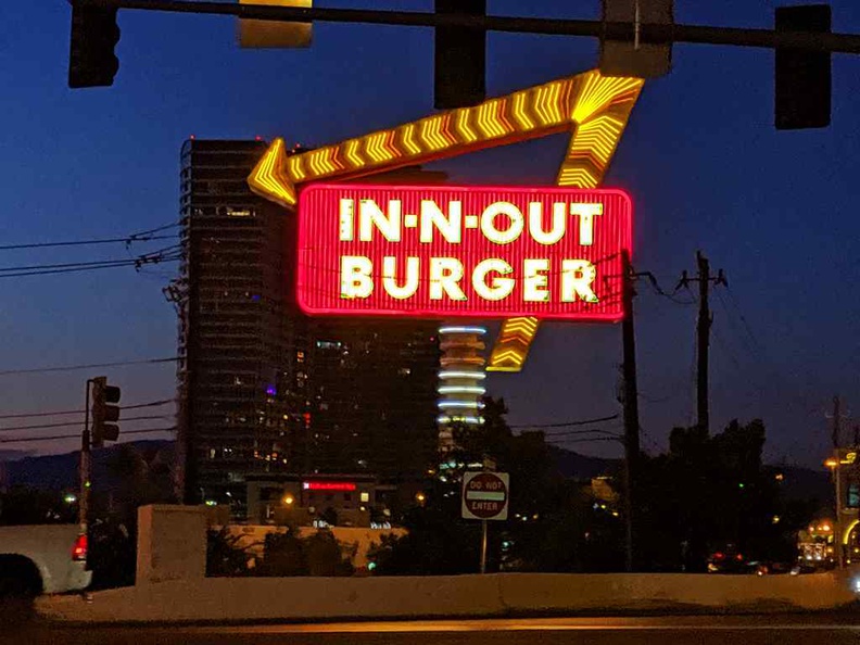 in-and-out-burger-01