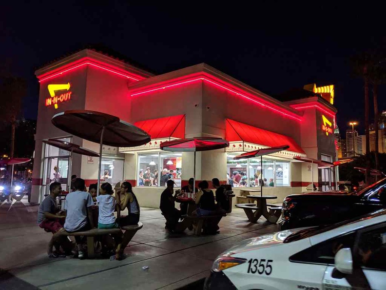 in-and-out-burger-02.jpg