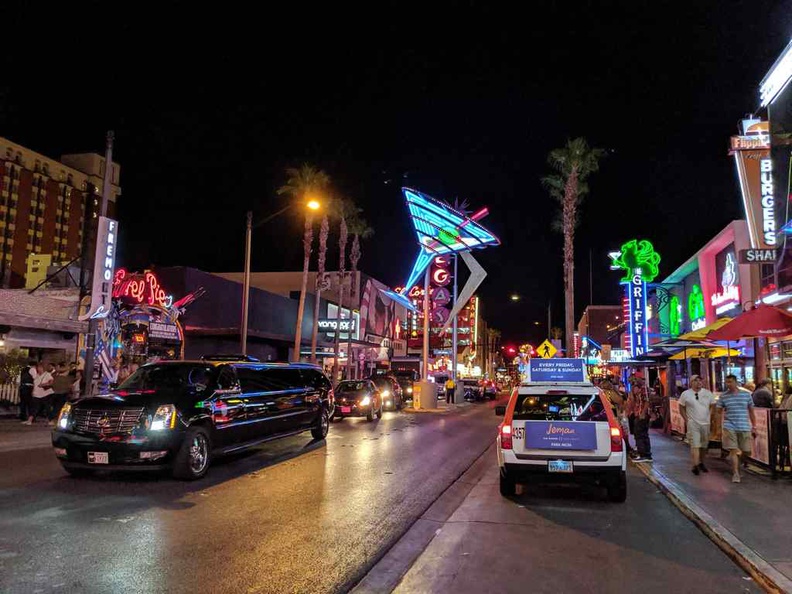 fremont-street-experience-las-vegas-10