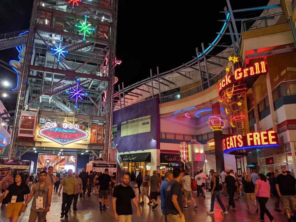 fremont-street-experience-las-vegas-21