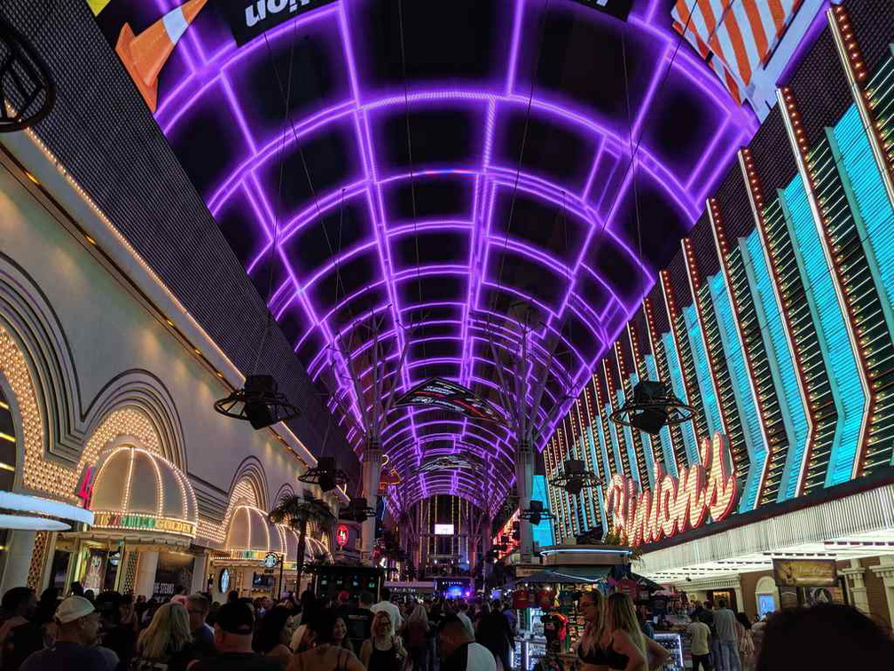 fremont-street-experience-las-vegas-25