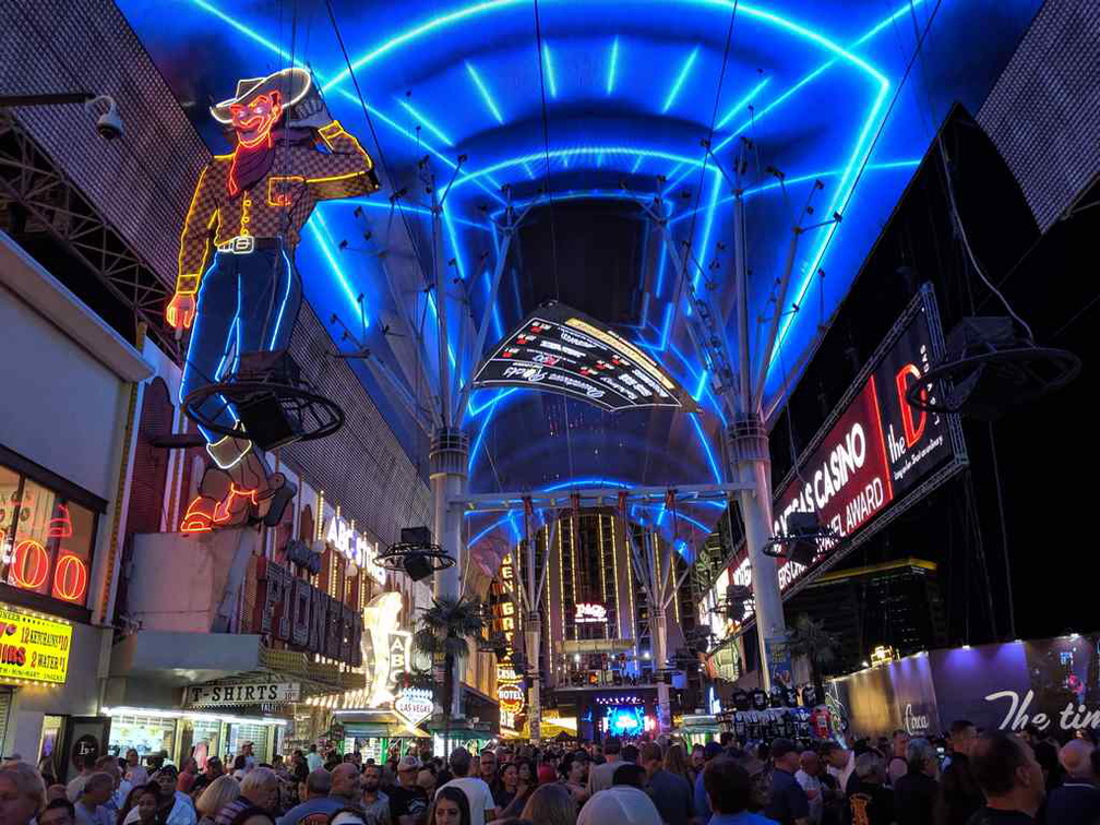 fremont-street-experience-las-vegas-26