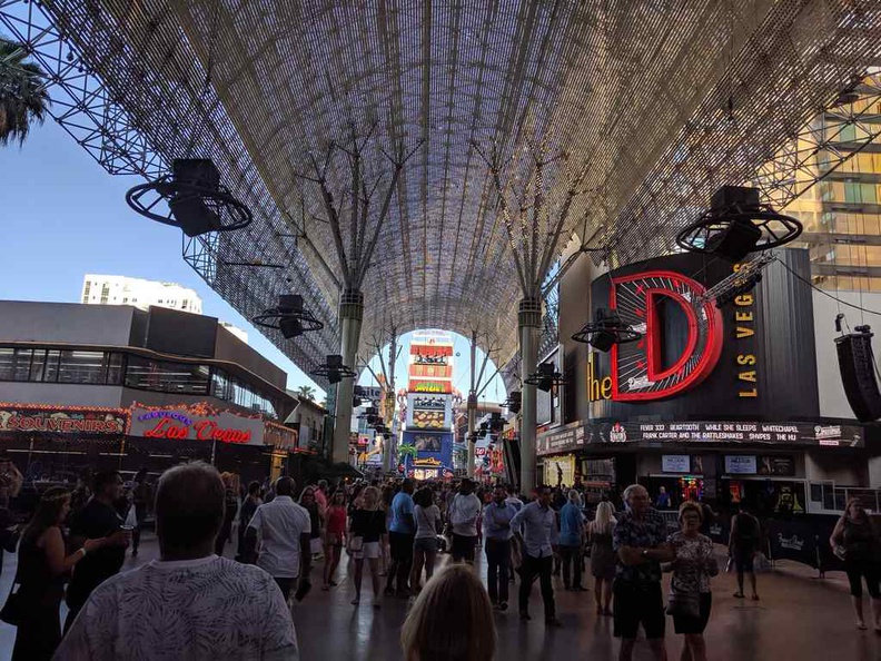 fremont-street-experience-las-vegas-01.jpg