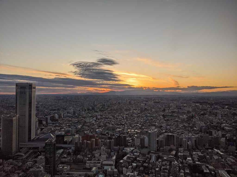 tokyo-shinjiku-godzilla-004