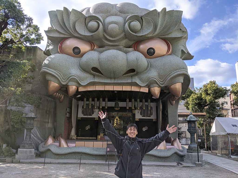 osaka-namba-shrine.jpg