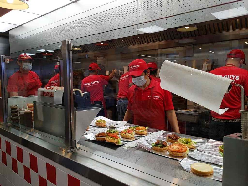 five-guys-burgers-singapore 03