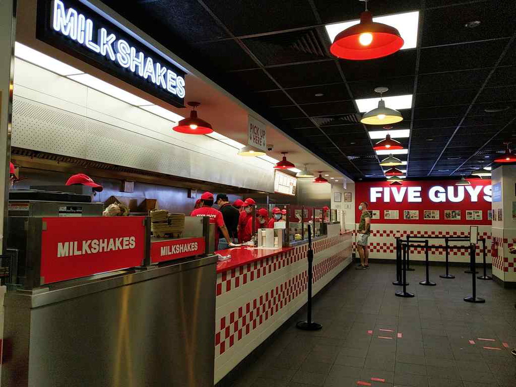 five-guys-burgers-singapore 06