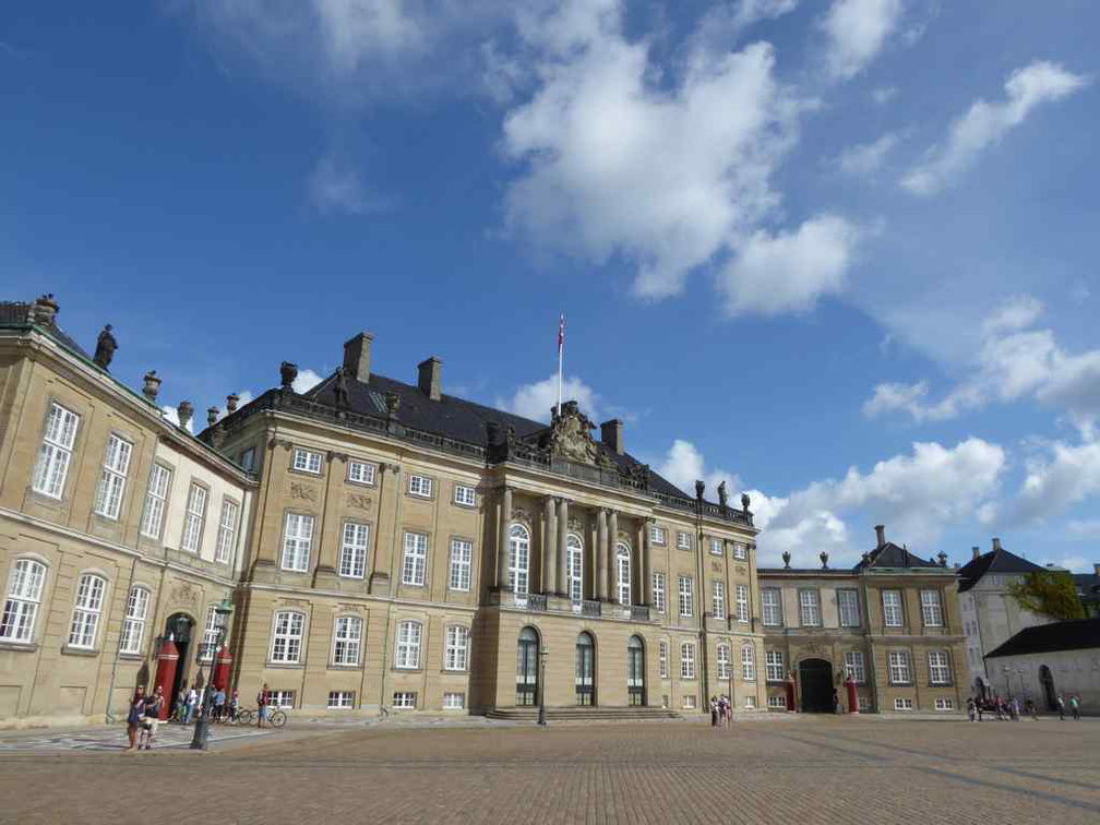 copenhagen-denmark-amalienborg-palace-001