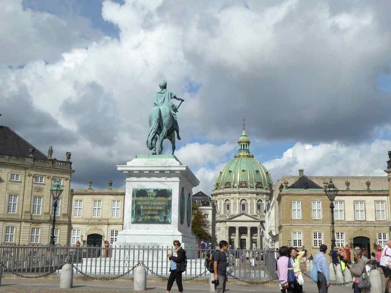 copenhagen-denmark-amalienborg-palace-002