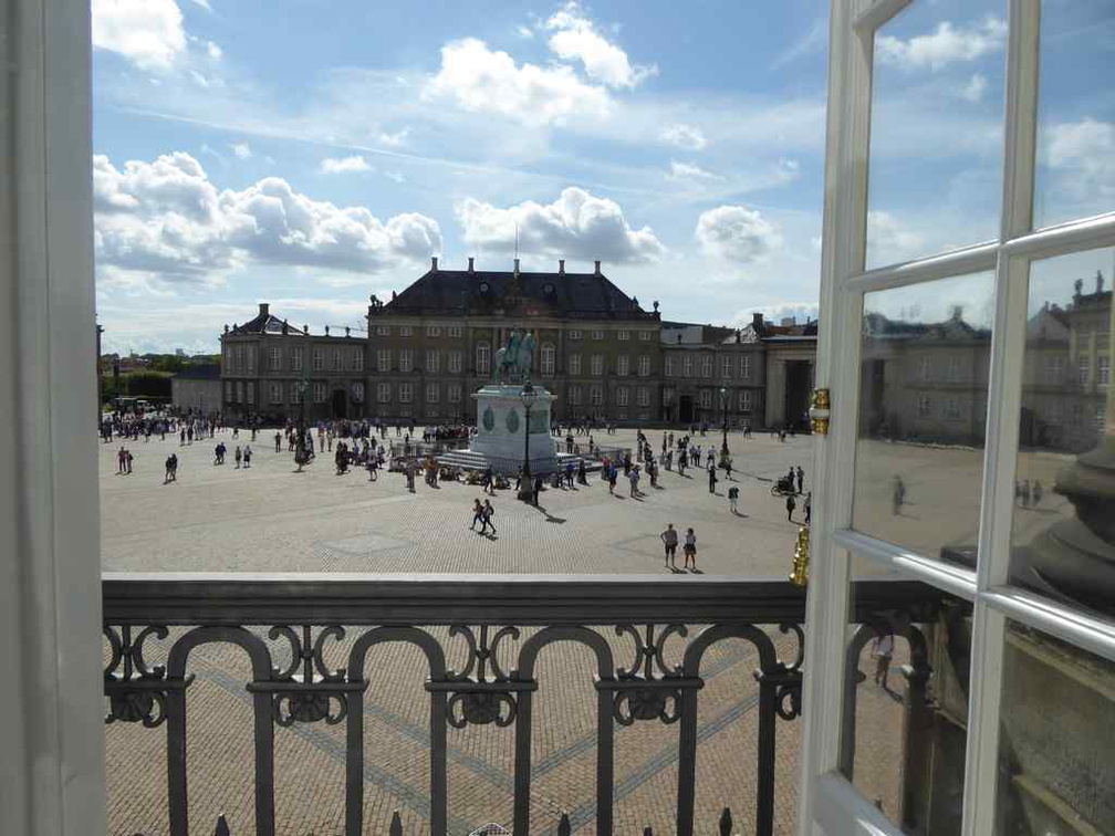 copenhagen-denmark-amalienborg-palace-004