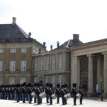 copenhagen-denmark-amalienborg-palace-guards-004