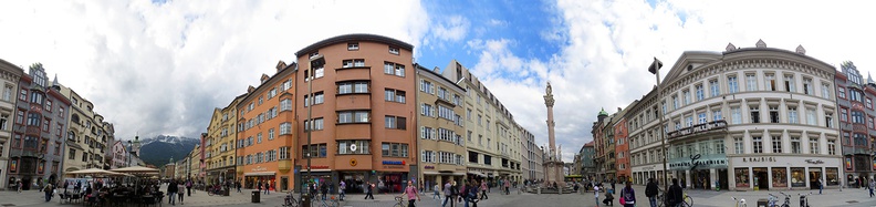 innsbruck_city_square_pana-w.jpg