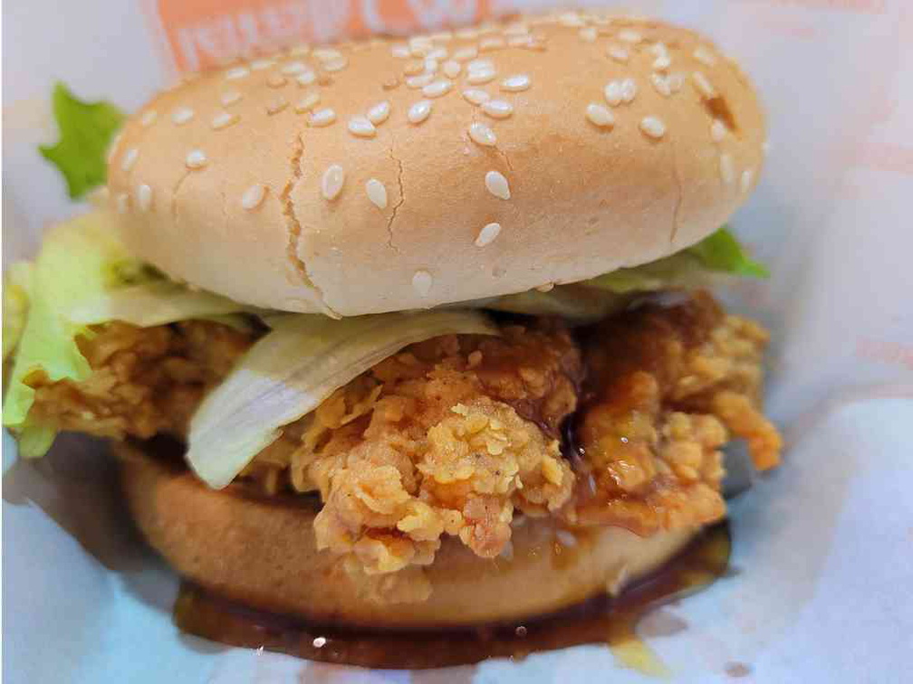 incredible-chicken-burgers-myvillage-06