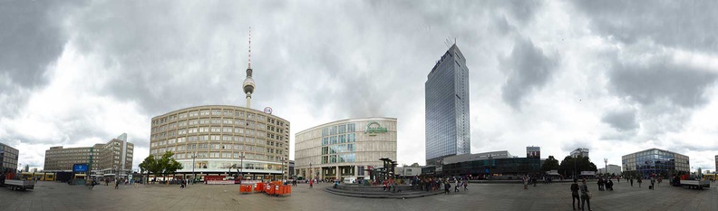 alexanderplatz-berlin-square-pano