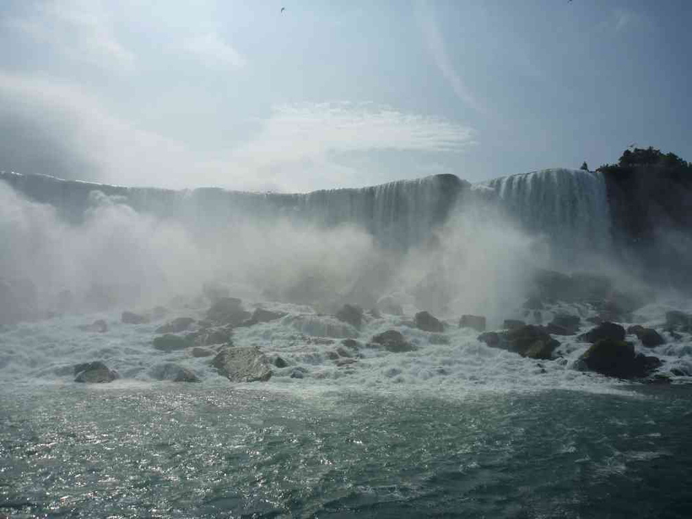 niagara falls ontario-maid-mist-04