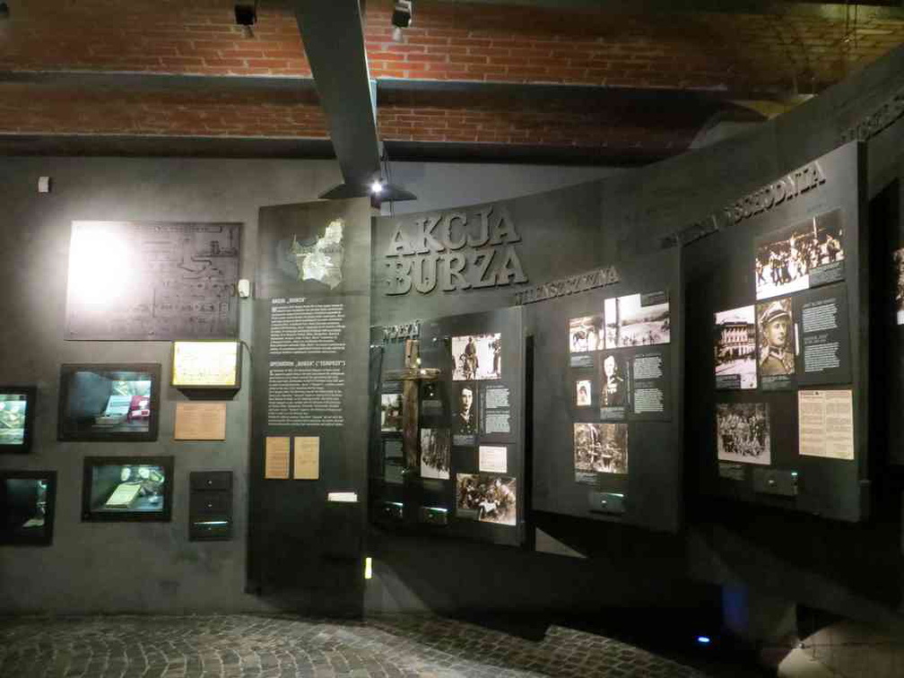 warsaw-uprising-museum-04