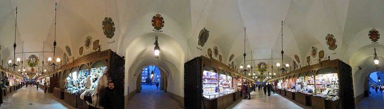 krakow-cloth-hall-market-pano