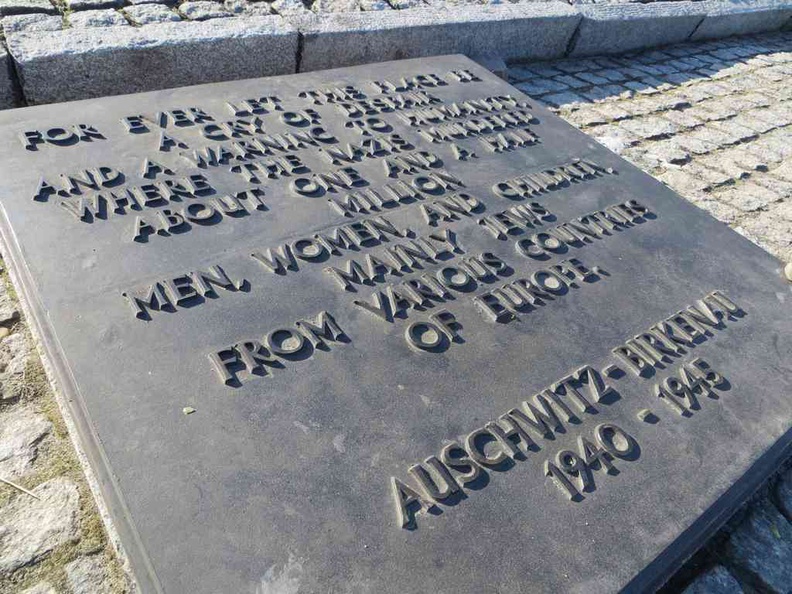 auschwitz-concentration-camp-40.jpg