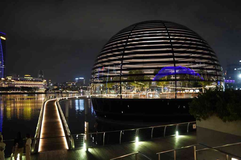 mbs-apple-store-exterior-night-01