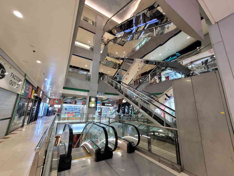 excelsior-shopping-centre-01.jpg
