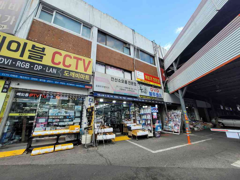 yongshan-seoul-electronics-market-06