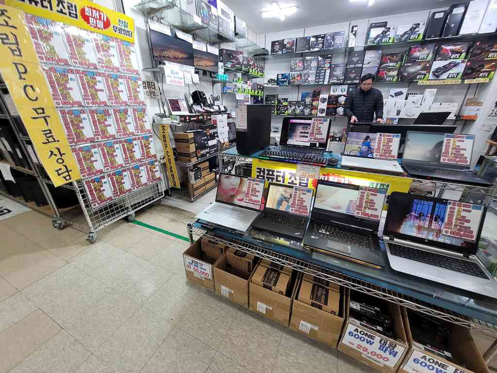 yongshan-seoul-electronics-market-13