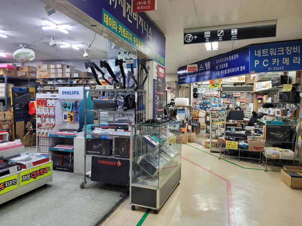 yongshan-seoul-electronics-market-18