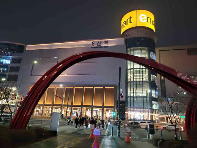 seoul-ipark-emart-01.jpg