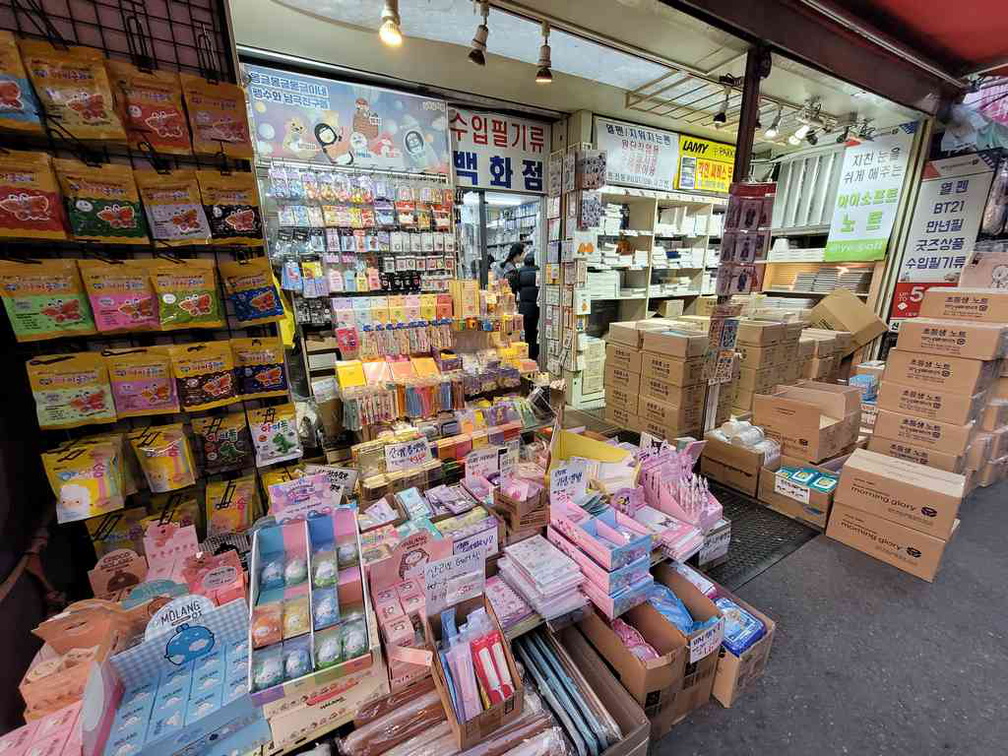 seoul-city-dongdaemun-toy-street-23