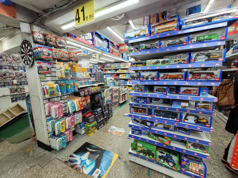 seoul-city-dongdaemun-toy-street-08