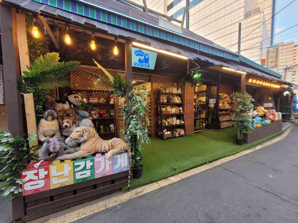 seoul-city-dongdaemun-toy-street-12