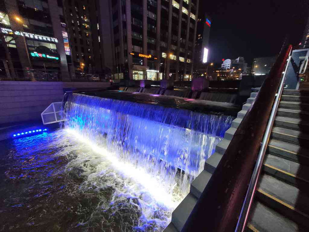 seoul-city-cheonggyecheon-stream-19