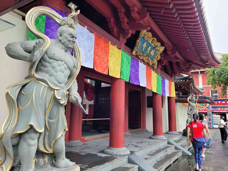 buddha-tooth-relic-temple-01.jpg