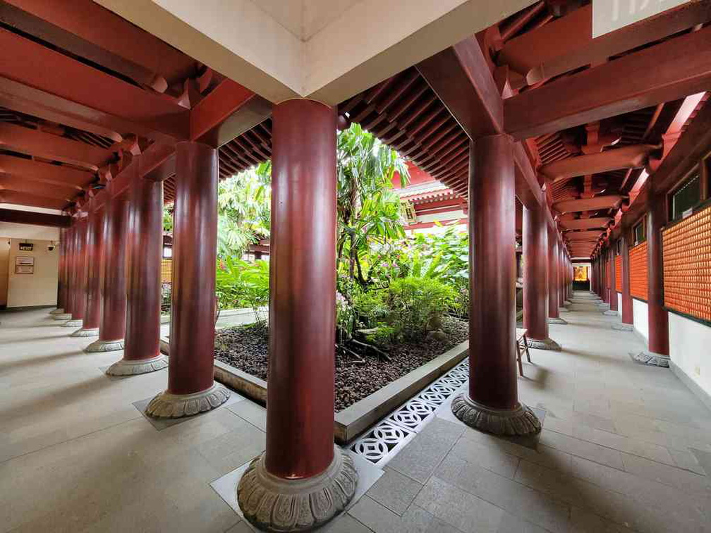 buddha-tooth-relic-temple-10