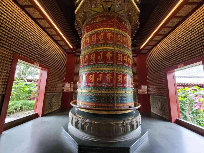 buddha-tooth-relic-temple-13