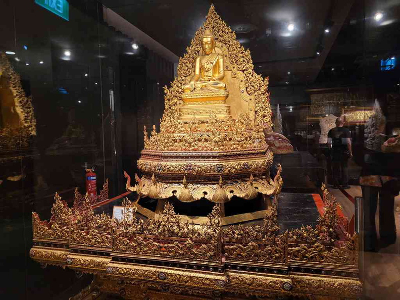 buddha-tooth-relic-temple-16.jpg