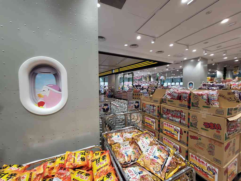 don-don-donki-changi-jewel-06.jpg