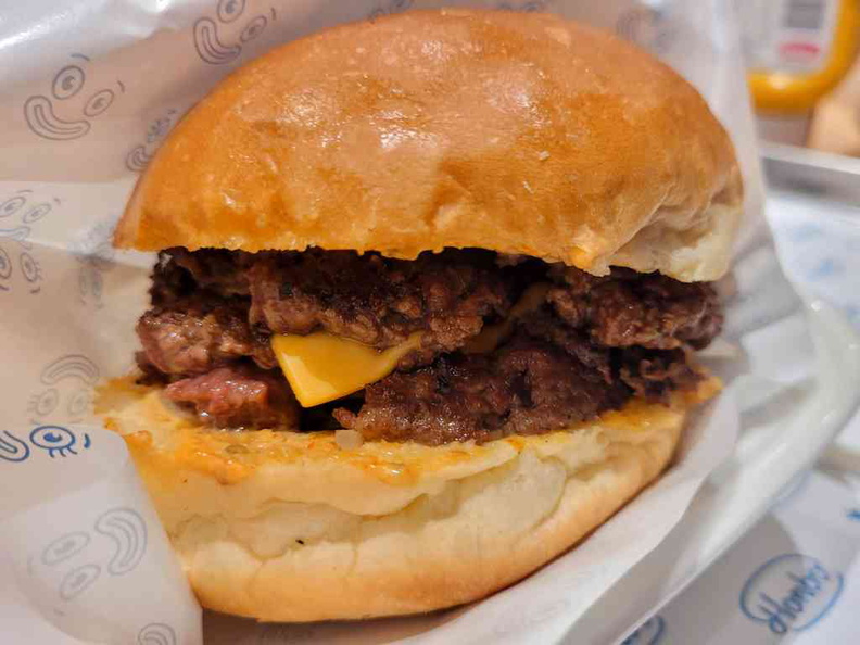 honbo-burger-chijmes-03.jpg