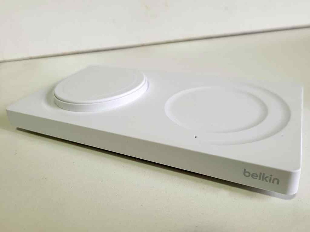 belkin-2-in-1-magsafe-wireless-charger-02