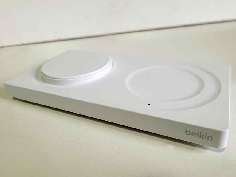 belkin-2-in-1-magsafe-wireless-charger-02.jpg