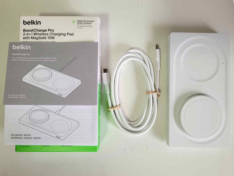 belkin-2-in-1-magsafe-wireless-charger-04.jpg