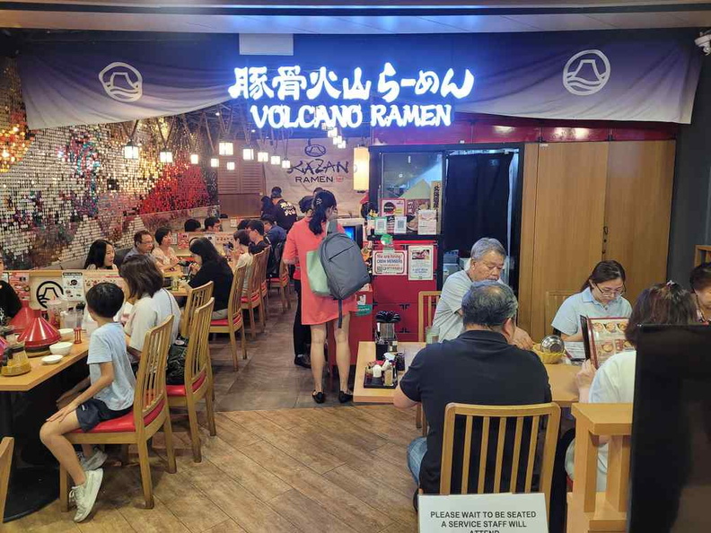 volcano-tonkotsu-kazan-ramen-01.jpg