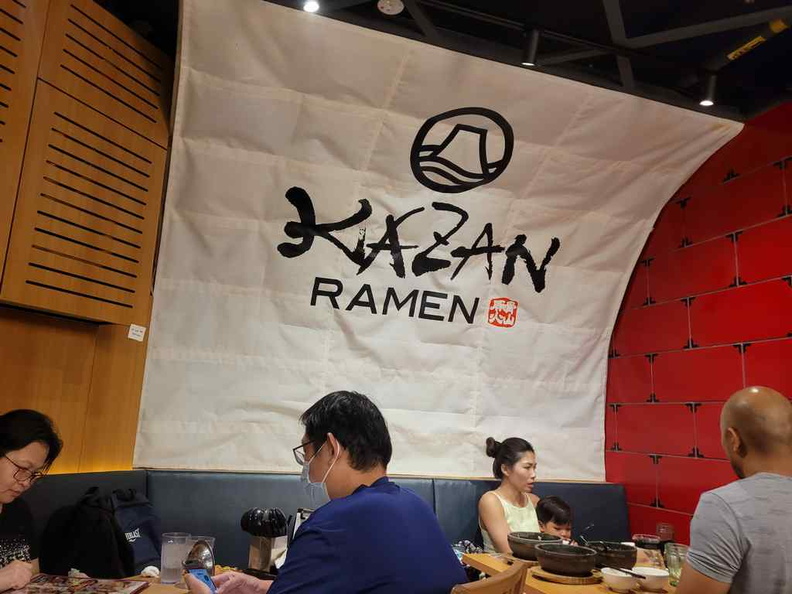 volcano-tonkotsu-kazan-ramen-03.jpg