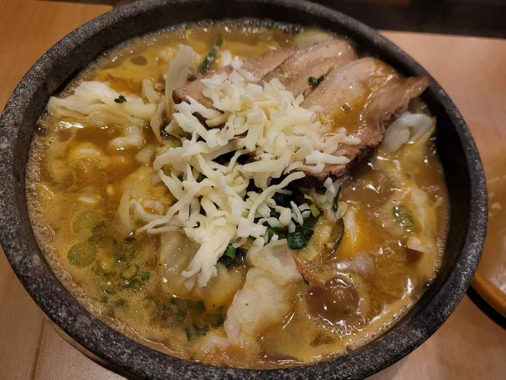 volcano-tonkotsu-kazan-ramen-11