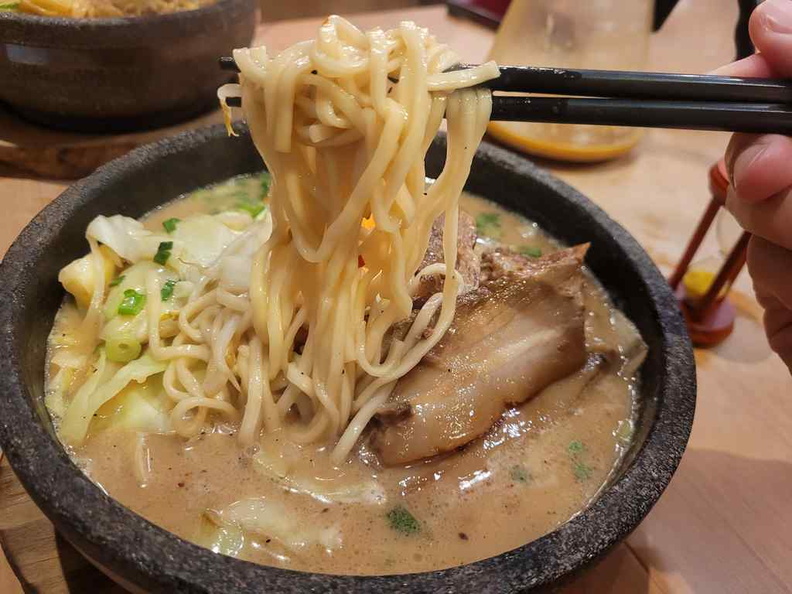 volcano-tonkotsu-kazan-ramen-13.jpg