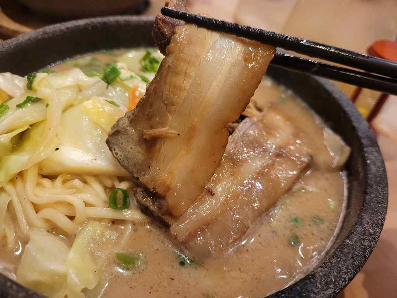 volcano-tonkotsu-kazan-ramen-12.jpg