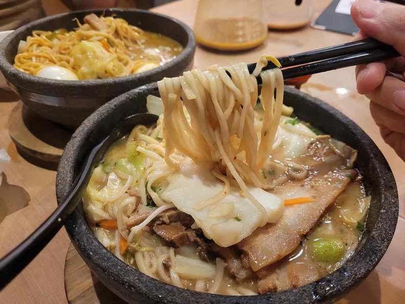 volcano-tonkotsu-kazan-ramen-16.jpg