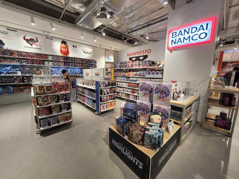 toys-r-us-vivocity-flagship-store-02