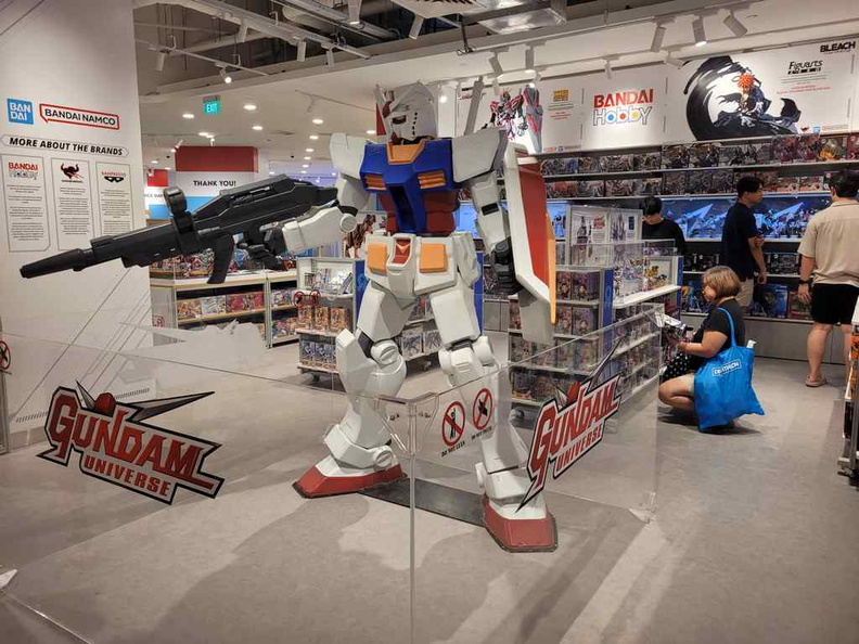 toys-r-us-vivocity-flagship-store-19